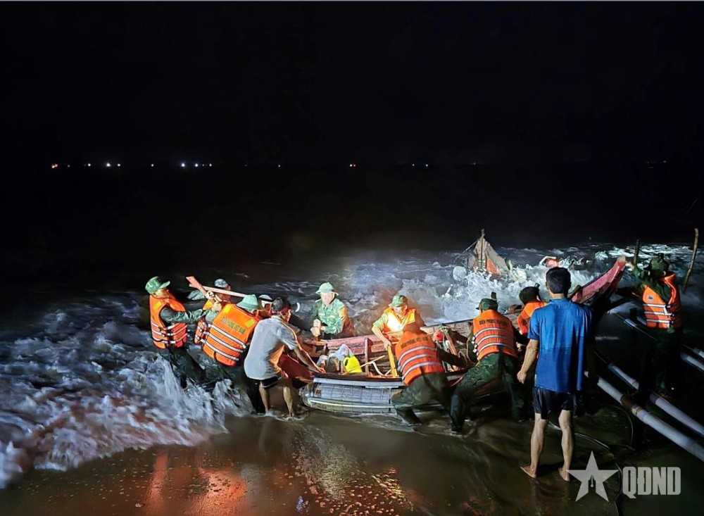 Hướng dẫn gần 51.000 phương tiện tránh trú bão